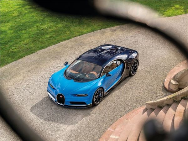 Финальные экземпляры Bugatti Chiron отделали золотом.